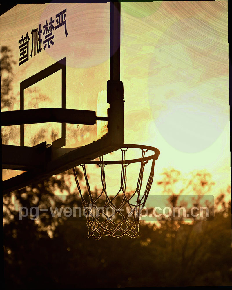 客服工作台小屏与设备局部特写，不出现人物脸部